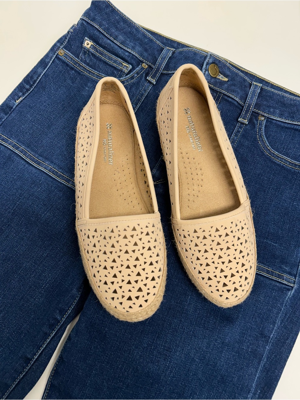 Naturalizer Beige Slip-On Flats Size 7M - Picture 3 of 9